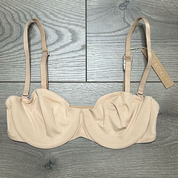 SKIMS Smoothing Intimates Strapless‎ Bra Clay Size 32B - Picture 1 of 9